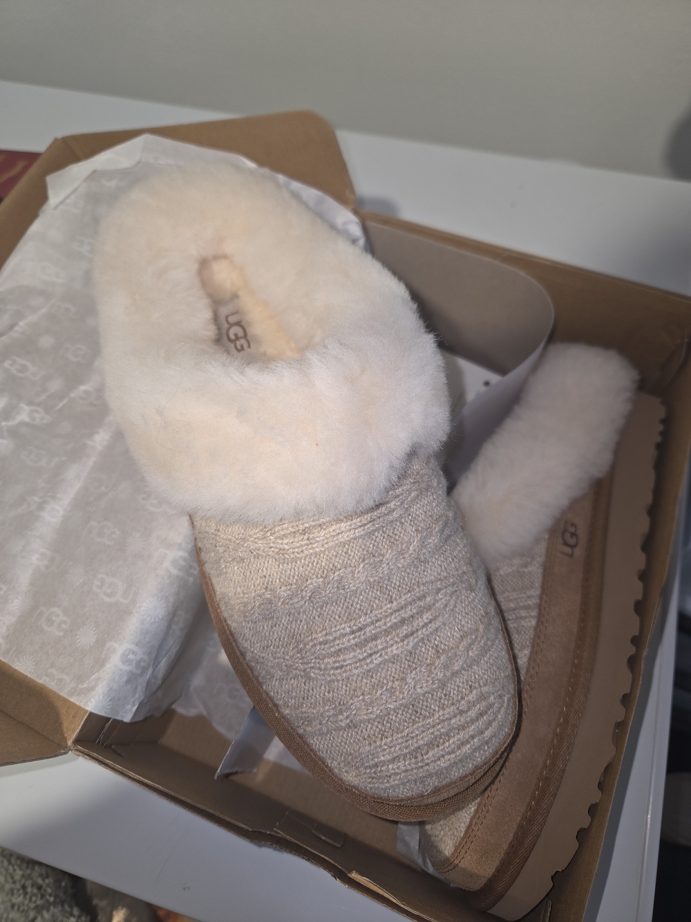 BRAND NEW!! UGG Women's Chestnut Cozy Knit Shearling Clog - Cream Size 8